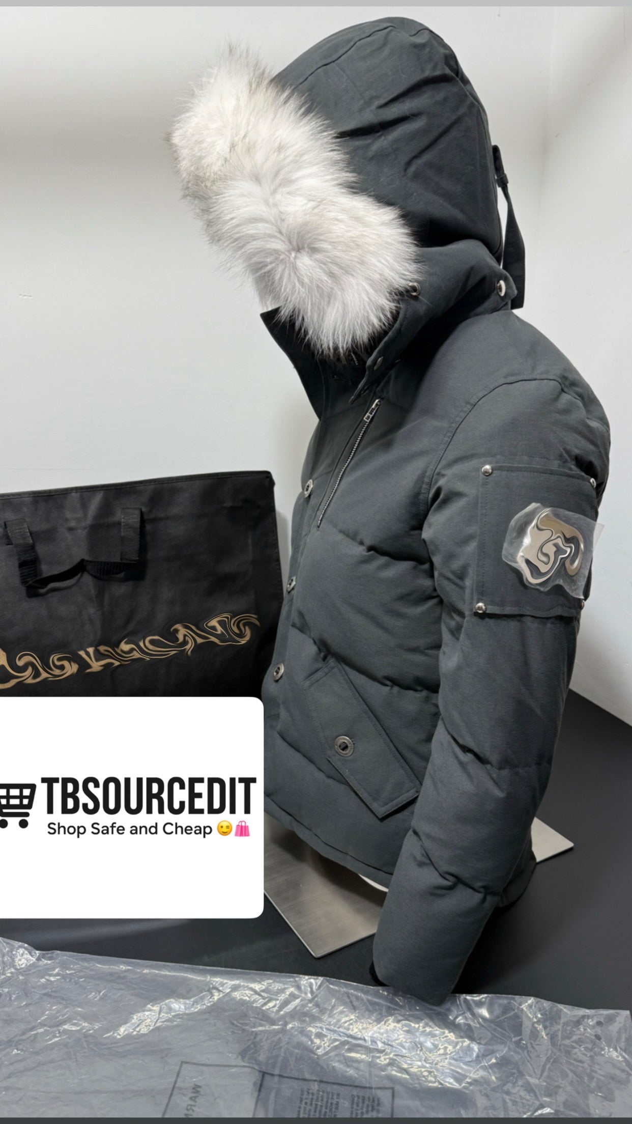 Moose Puffer Jacket Grey